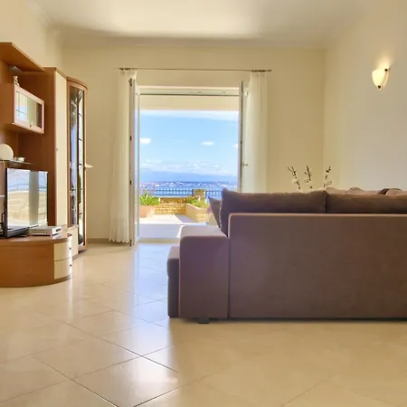 Oceanview Celestial Apartment *
