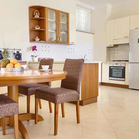 Apartament Oceanview Celestial Kali